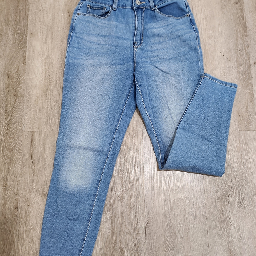 No Boundaries Light Wash Skinny Jeans Women